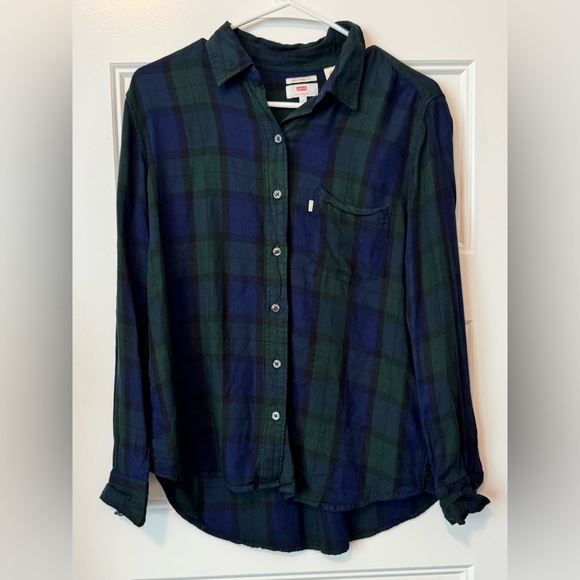 Levi's Women's Size Small Plaid Flannel 
Boyfriend Shirt - Picture 1 of 7